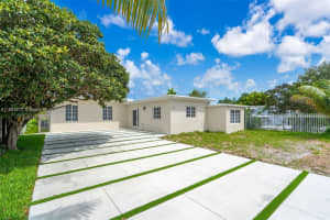 323 Nw 104th Ter, Miami