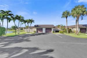 125 Lake Paula Dr 125 West Palm Beach, FL 33411 - MLS#A11885060