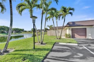 125 Lake Paula Dr 125 West Palm Beach, FL 33411 - MLS#A11885060