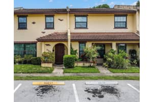 2740 Nw 47th Ln 2704, Lauderdale Lakes