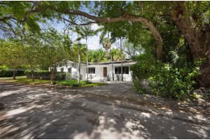 3894 Main Hwy Miami, FL 33133 - MLS#A11885086