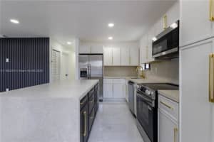 1781 Nw 94th St, Miami