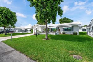 8213 Nw 14th St, Plantation