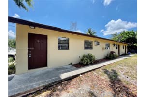 1631 Sw 44th Ave B Fort Lauderdale, FL 33317 - MLS#A11885492