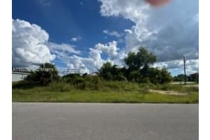 3913 14th St Sw Lehigh Acres, FL 33976 - MLS#A11885579