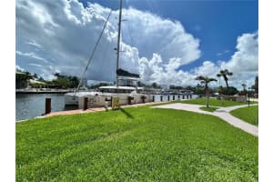 301 Golden Isles Dr 101 Hallandale Beach, FL 33009 - MLS#A11885598