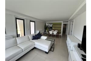 301 Golden Isles Dr 101 Hallandale Beach, FL 33009 - MLS#A11885598