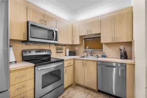 711 S Hollybrook Dr 210 Pembroke Pines, FL 33025 - MLS#A11885733