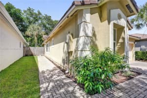 4161 Sapphire Ter Weston, FL 33331 - MLS#A11886014