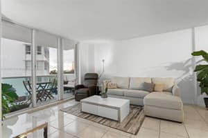 5001 Collins Ave 5e Miami Beach, FL 33140 - MLS#A11886015