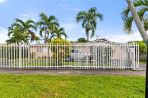 8220 Sw 12th Ter Miami, FL 33144 - MLS#A11886039
