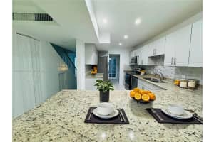 19644 Bobolink Dr Hialeah, FL 33015 - MLS#A11886043