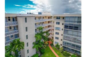 2980 Point East Dr D607, Aventura