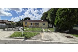 610 E 6th Pl, Hialeah