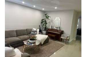 10866 Nw 51st Ln 10866 Doral, FL 33178 - MLS#A11886187