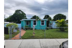 614 E 56th St Hialeah, FL 33013 - MLS#A11886215