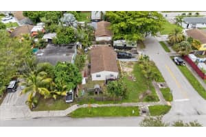 4371 Sw 24th St Fort Lauderdale, FL 33317 - MLS#A11886300