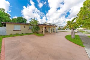 10920 Sw 41st St Miami, FL 33165 - MLS#A11886354