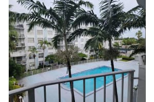494 Nw 165th St Rd C-404, Miami