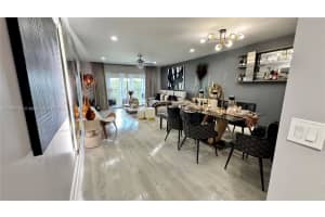 300 Sw 130th Ter 407b, Pembroke Pines