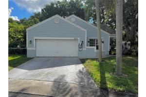 8320 Sw 12th St, Pembroke Pines
