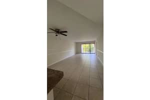 4310 Crystal Lake Dr B6 Deerfield Beach, FL 33064 - MLS#A11886474