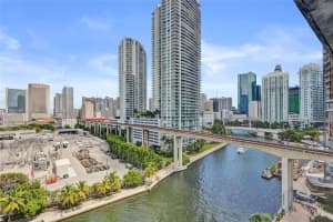 690 Sw 1st Ct 1213, Miami