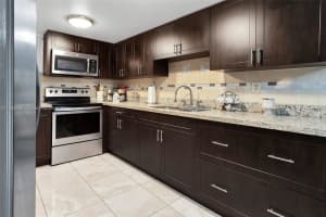 1850 W 56th St 2207, Hialeah