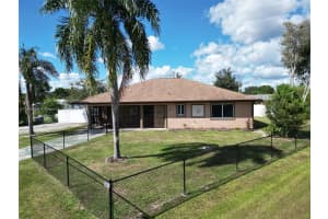 15 Willow St Lehigh Acres, FL 33936 - MLS#A11886538
