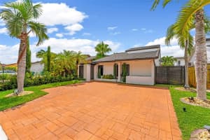 9032 Sw 8th Ter Miami, FL 33174 - MLS#A11886745
