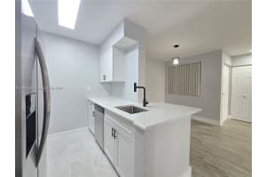 2831 N Oakland Forest Dr 108 Oakland Park, FL 33309 - MLS#A11886764