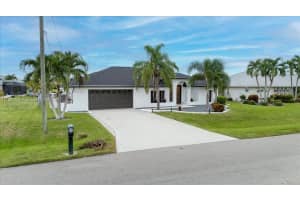 3728 Se 18th Ave Other, FL 33904 - MLS#A11886870