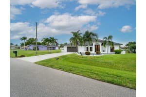 3728 Se 18th Ave Other, FL 33904 - MLS#A11886870
