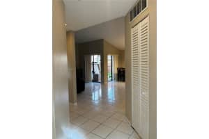 6547 Nw 170th Ter, Hialeah