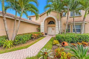 420 Montclaire Dr Weston, FL 33326 - MLS#A11886931