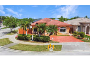 7897 Nw 200th Ter, Hialeah