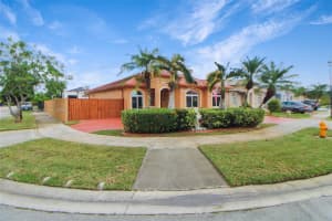 7897 Nw 200th Ter Hialeah, FL 33015 - MLS#A11886974