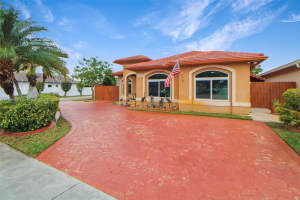 7897 Nw 200th Ter Hialeah, FL 33015 - MLS#A11886974