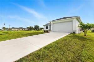 211 Nw 25th Ave Cape Coral, FL 33993 - MLS#A11887013