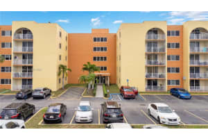 6990 Nw 186th St 4-511, Hialeah