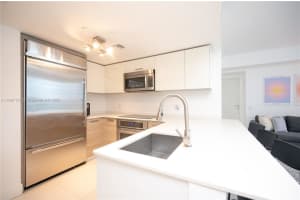 1300 Brickell Bay Dr 1601, Miami