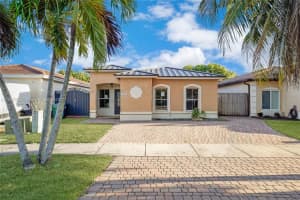 7978 Nw 200th St, Hialeah