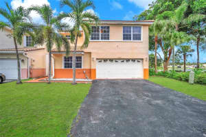10741 N Saratoga Dr, Cooper City