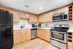 401 Golden Isles Dr 302 Hallandale Beach, FL 33009 - MLS#A11887336