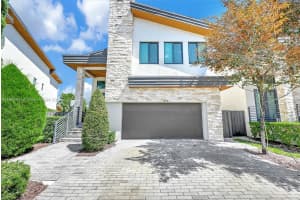 7679 Nw 103rd Ct Doral, FL 33178 - MLS#A11887341
