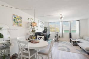 801 Brickell Bay Dr 1569 Miami, FL 33131 - MLS#A11887343
