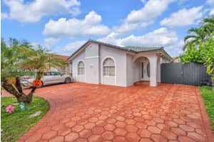 3251 W 70th St, Hialeah
