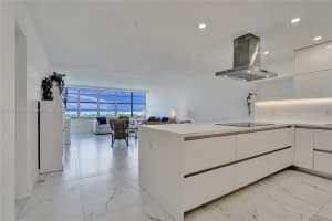 5700 Collins Ave 12e Miami Beach, FL 33140 - MLS#A11887494