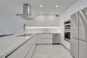 5700 Collins Ave 12e Miami Beach, FL 33140 - MLS#A11887494