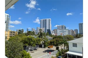 498 Sw 2 302, Miami